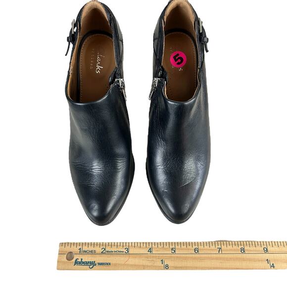 Clarks Artisan Ankle Boots Women Sz 5 M Black Leather BLock Heel Classic Booties - Picture 8 of 9